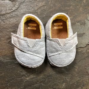 Toms baby shoes